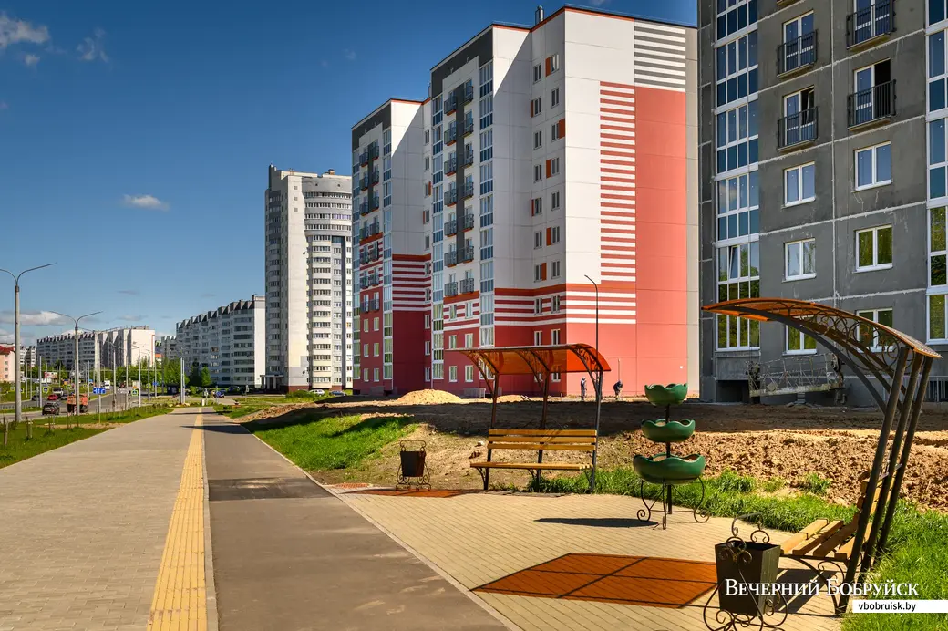Бобруйск. Строительство новых жилых домов ведет Бобруйский завод КПД. Проспект Строителей.