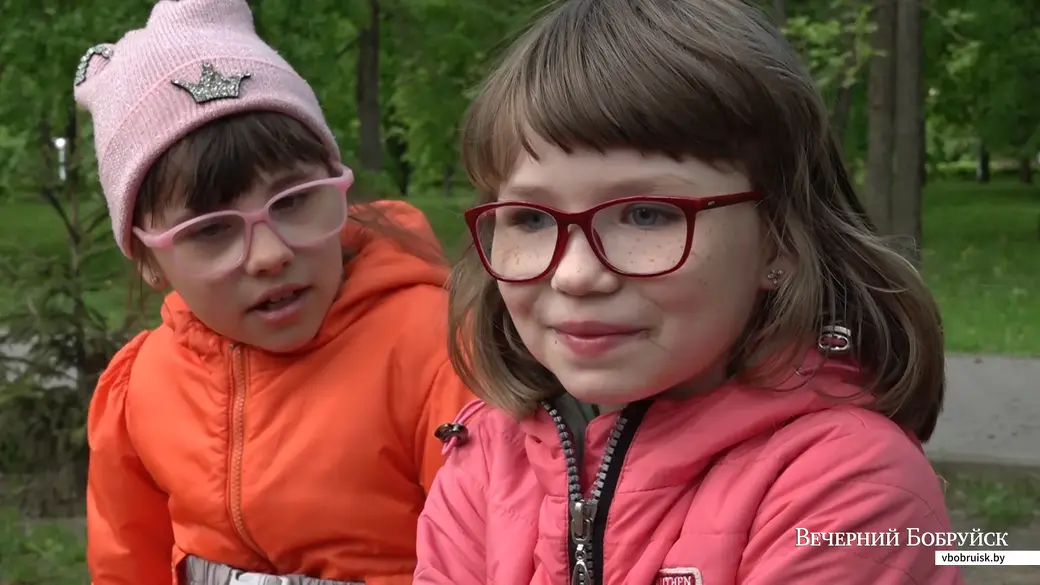 Эльвира, 8 лет и Диана, 9 лет