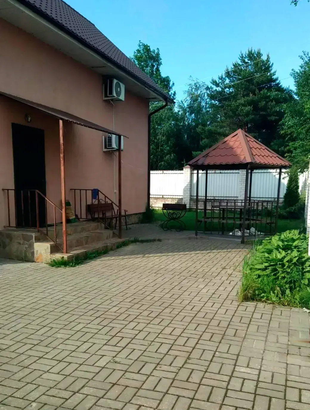 Дом в Могилеве по улице Брусничной, 2 (Малая Боровка). Беседка.