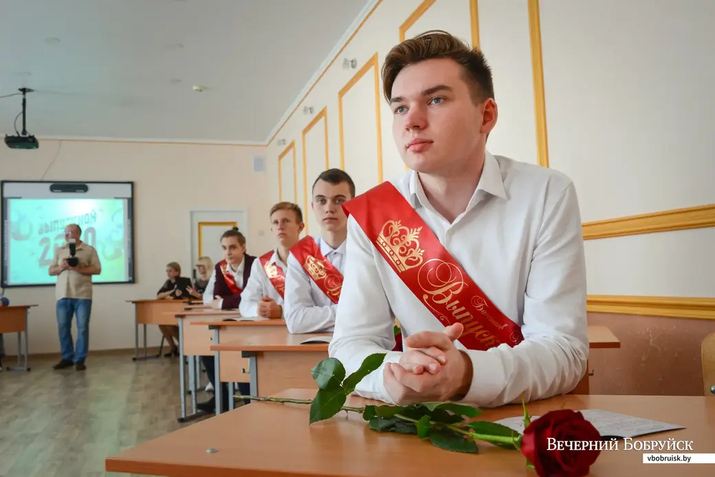 11.06.2020. Бобруйск. Вручение аттестатов о среднем образовании выпускникам гимназии-колледжа искусств.