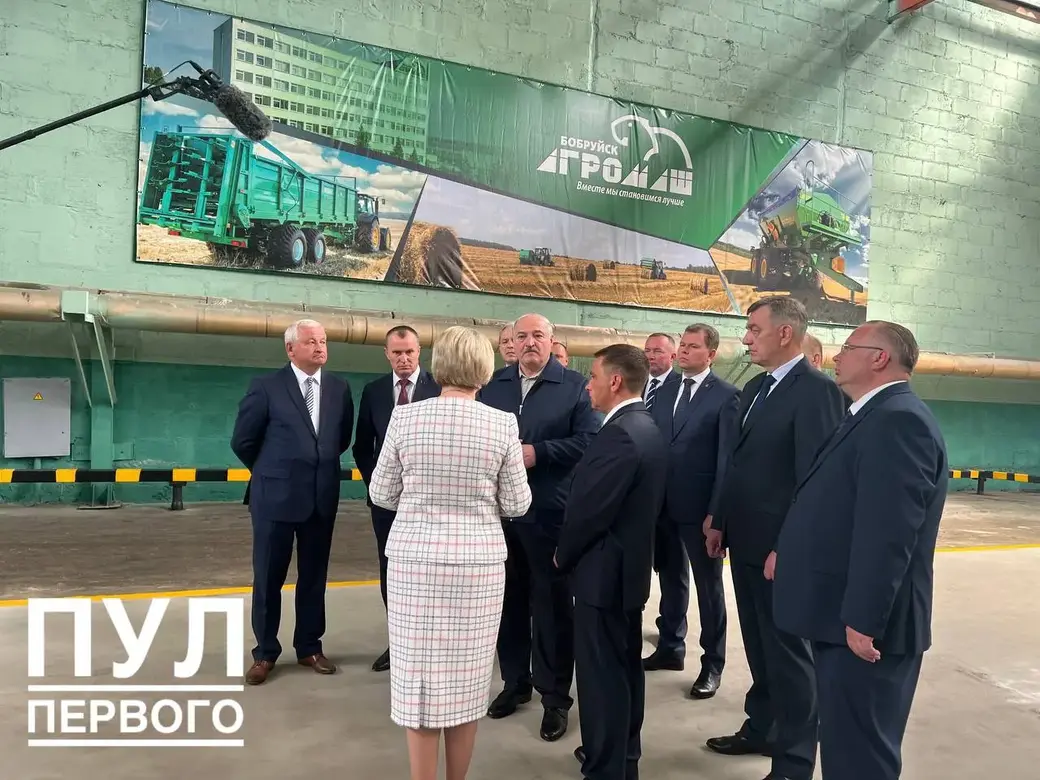 17 июня 2022 года. Александр Лукашенко на «Бобруйскагромаш».