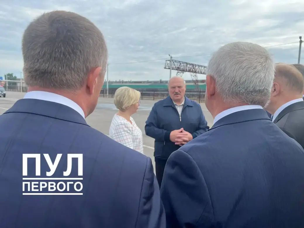 17 июня 2022 года. Александр Лукашенко на «Бобруйскагромаш».