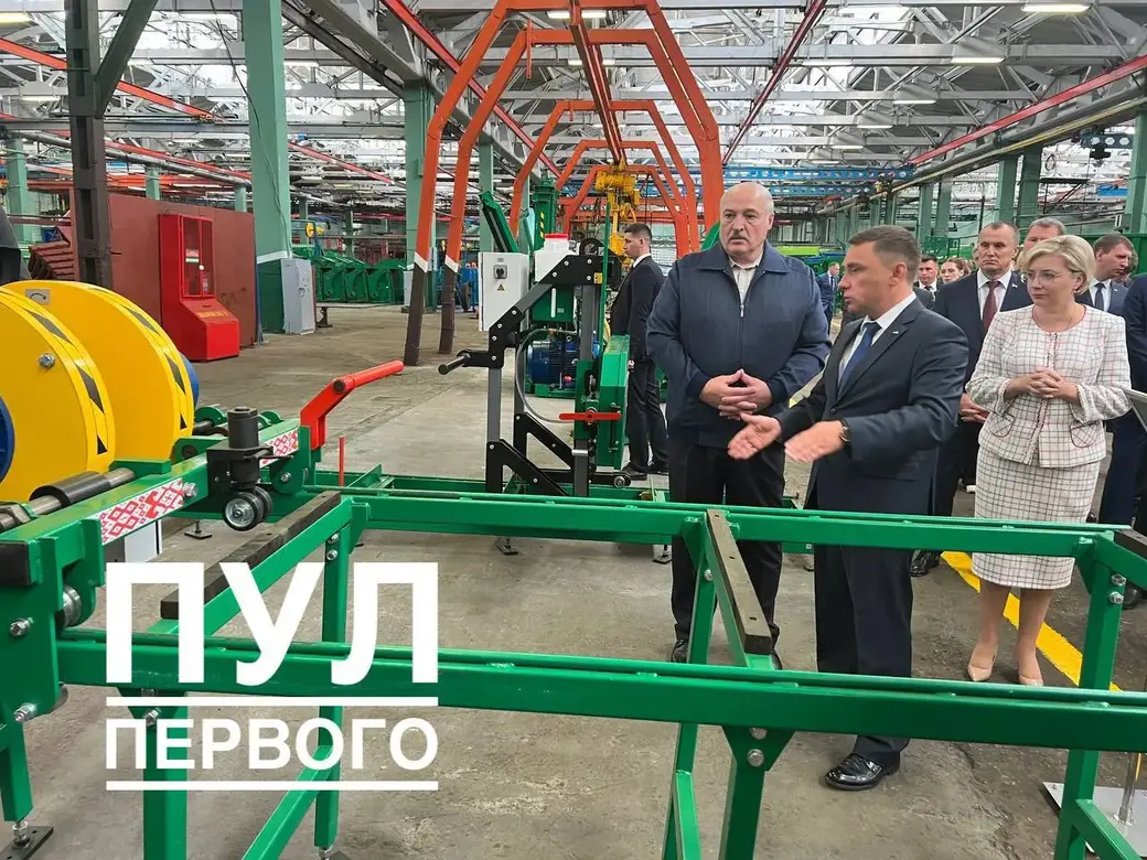 17 июня 2022 года. Александр Лукашенко на «Бобруйскагромаш».