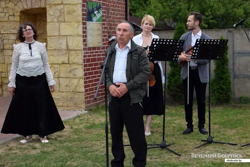 29.06.22, Бобруйск, Еврейский дворик. Открытие памятника «От жизни к жизни» и обновлённых оконных картин