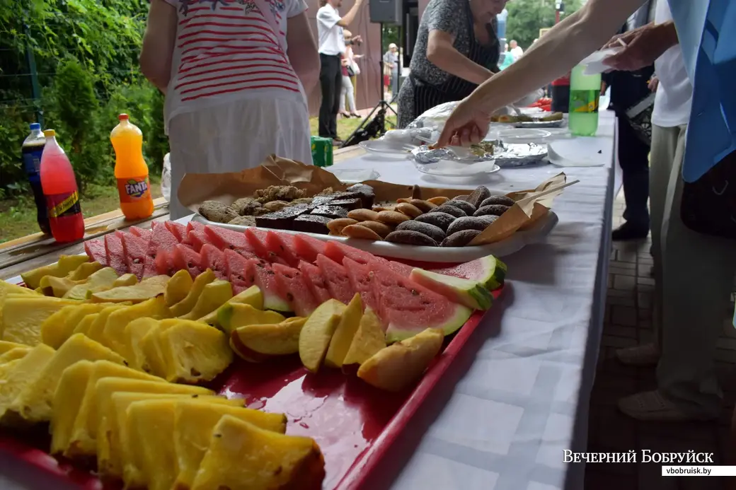29.06.22, Бобруйск, Еврейский дворик. Открытие памятника «От жизни к жизни» и обновлённых оконных картин