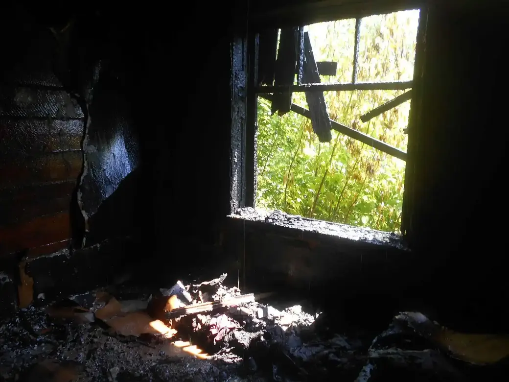 30.06.22г. В Бобруйске горел барак на улице Сакко. Фото: Бобруйский ГРОЧС