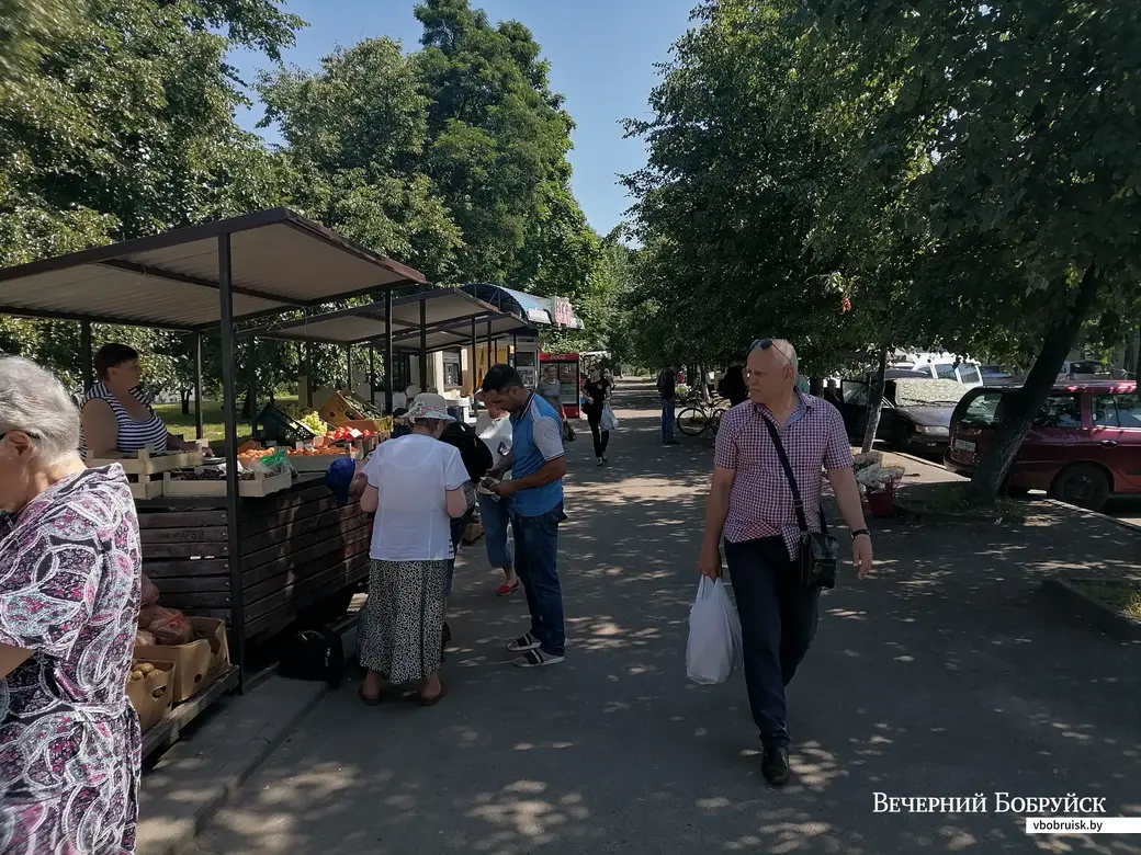 1.07.2022. Мини-рынок по ул. Орджоникидзе.