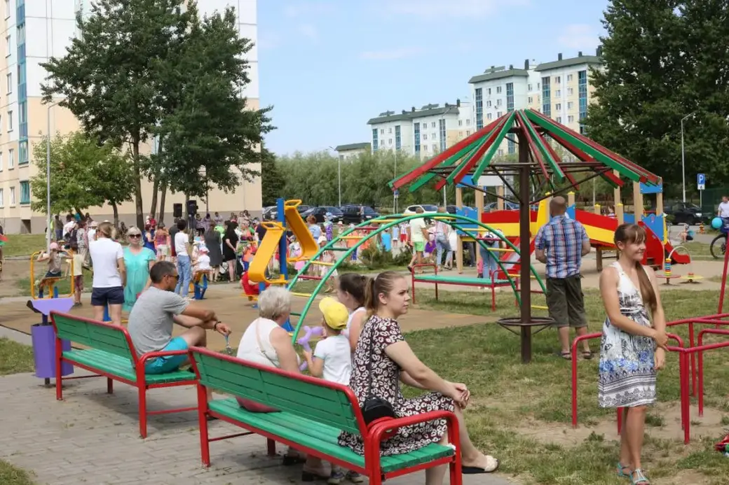 Новая детская комплексная площадка открылась в Бобруйске во дворах на проспекте Георгиевском. Фото: bobrlife.by.