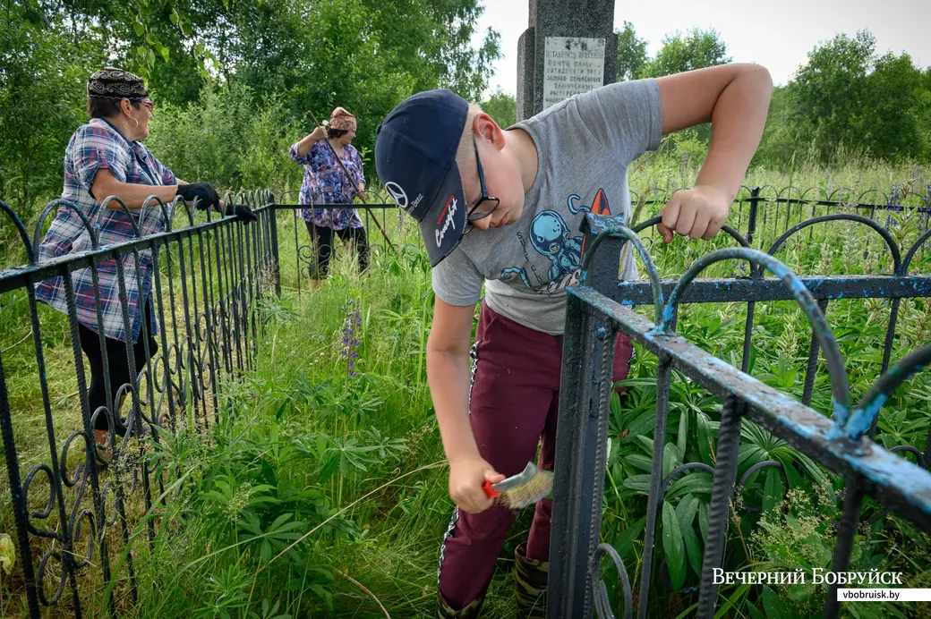 02.07.2022. Протасевичский сельский Совет. Жители деревни Евсеевичи Глусского района отправились к местам захоронений на месте сожженых деревень в урочищах Белые,