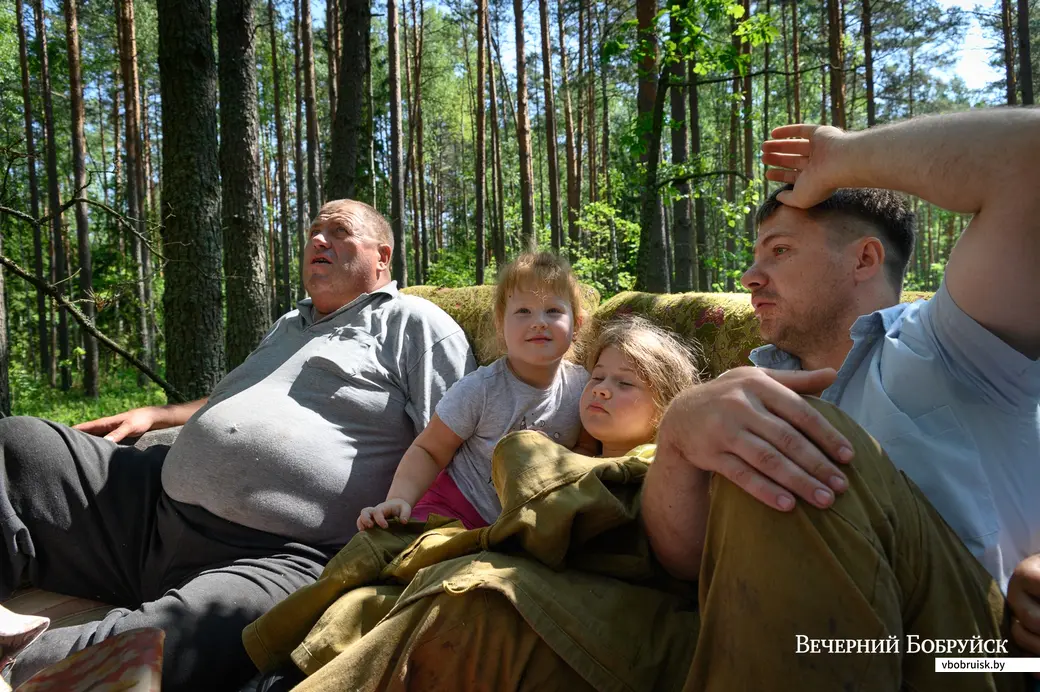02.07.2022. Глушанский сельский Совет. Жители деревни Евсеевичи Глусского района отправились к местам захоронений на месте сожженых деревень в урочищах Белые, Парщаха,