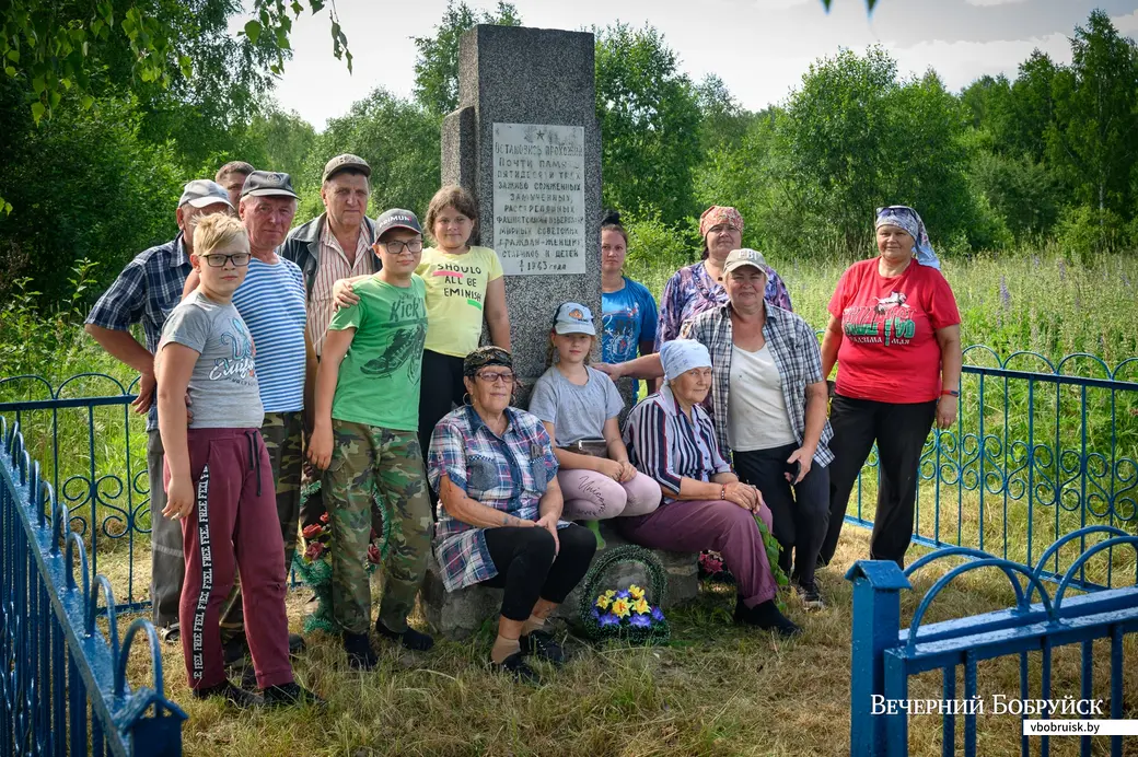 02.07.2022. Протасевичский сельский Совет. Жители деревни Евсеевичи Глусского района отправились к местам захоронений на месте сожженых деревень в урочищах Белые,