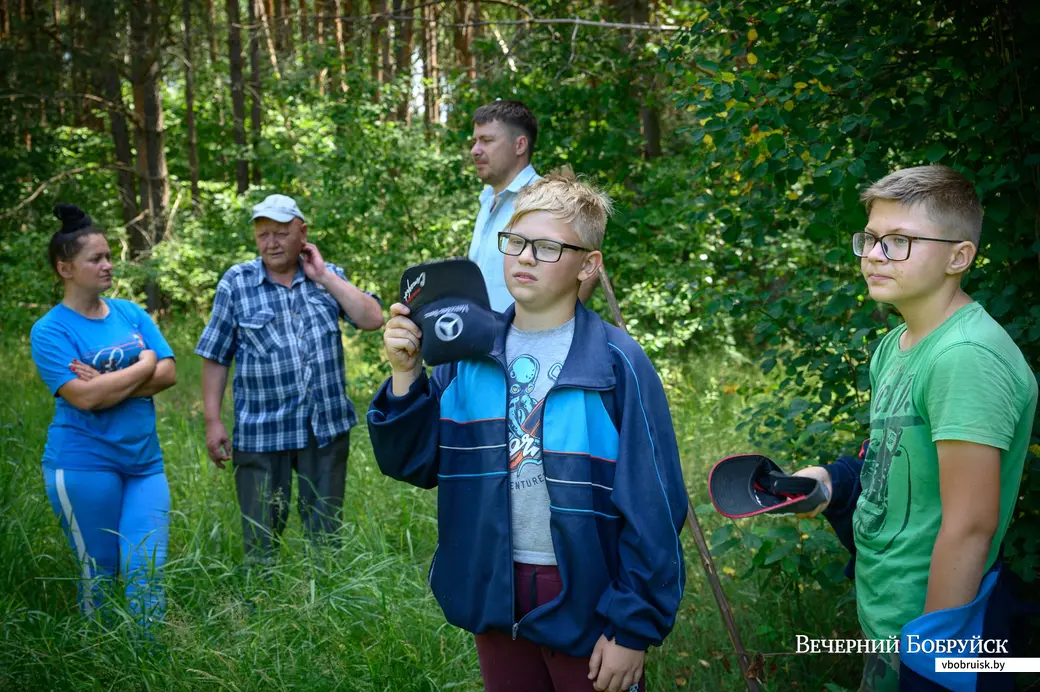 02.07.2022. Глушанский сельский Совет. Жители деревни Евсеевичи Глусского района отправились к местам захоронений на месте сожженых деревень в урочищах Белые, Парщаха,