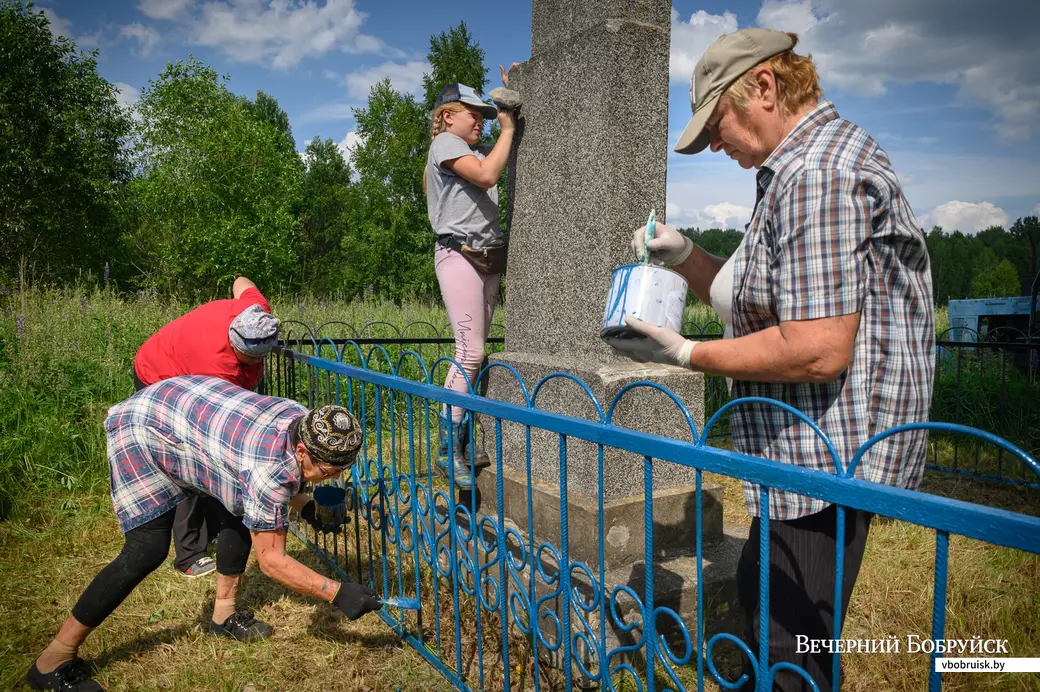 02.07.2022. Протасевичский сельский Совет. Жители деревни Евсеевичи Глусского района отправились к местам захоронений на месте сожженых деревень в урочищах Белые,