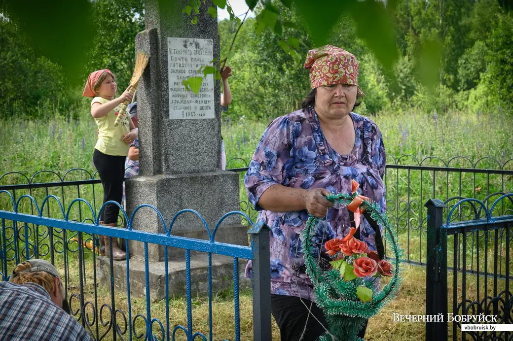 02.07.2022. Протасевичский сельский Совет. Жители деревни Евсеевичи Глусского района отправились к местам захоронений на месте сожженых деревень в урочищах Белые,