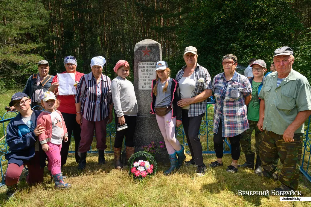 02.07.2022. Глушанский сельский Совет. Жители деревни Евсеевичи Глусского района отправились к местам захоронений на месте сожженых деревень в урочищах Белые, Парщаха,