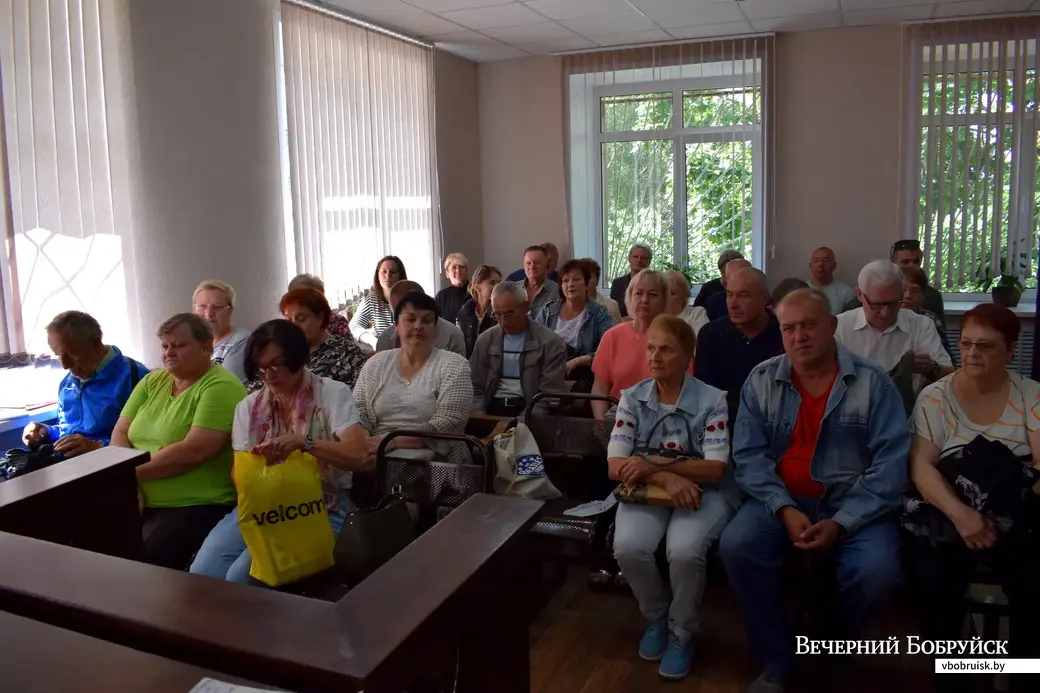 14.07.22, суд Кировского района. Рассмотрение дела директора бобруйской фирмы ритуальных услуг.