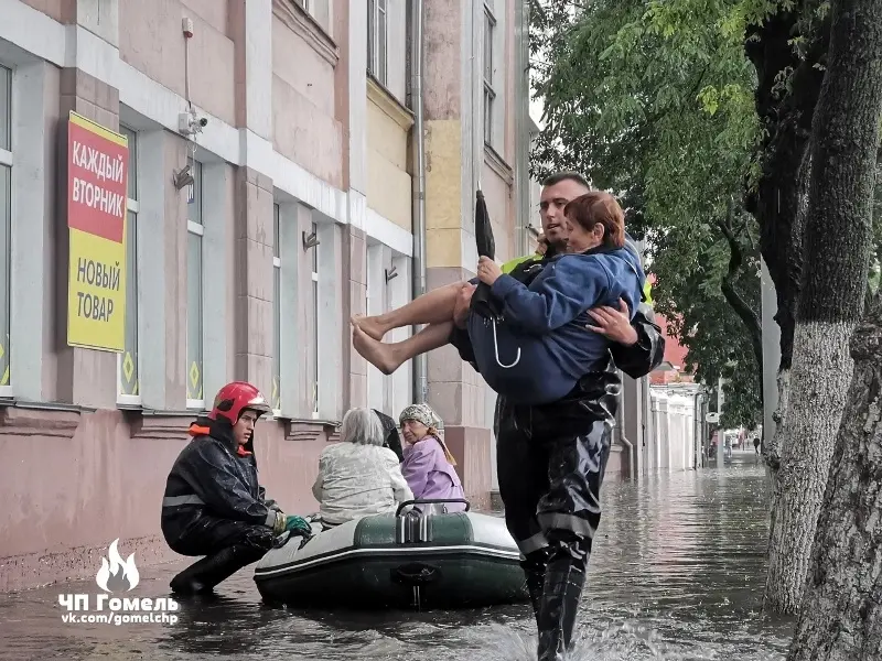Гомель. 17 июля 2022 года. Диаметр кубиков льда достигал 1 сантиметра. Фото: ЧП Гомель.