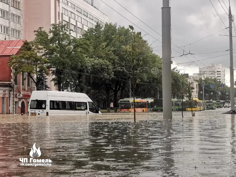 Гомель. 17 июля 2022 года. Диаметр кубиков льда достигал 1 сантиметра. Фото: ЧП Гомель.
