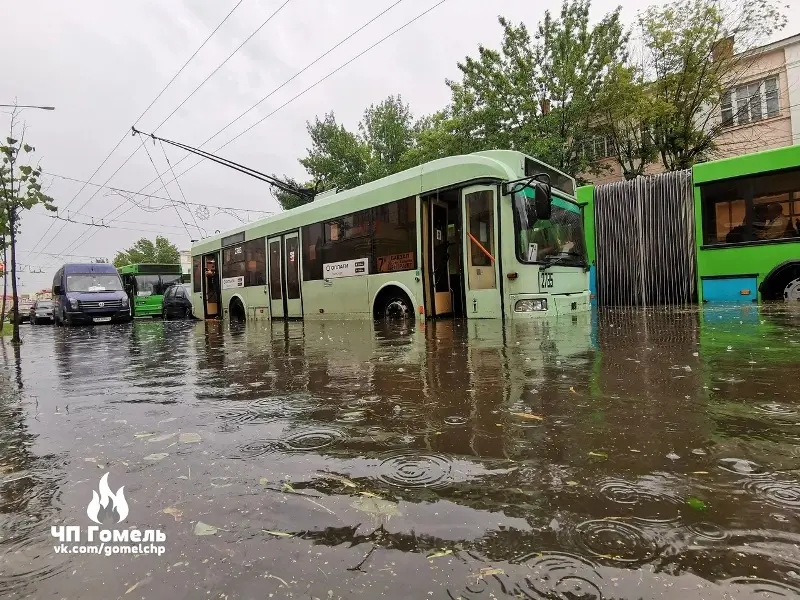 Гомель. 17 июля 2022 года. Диаметр кубиков льда достигал 1 сантиметра. Фото: ЧП Гомель.