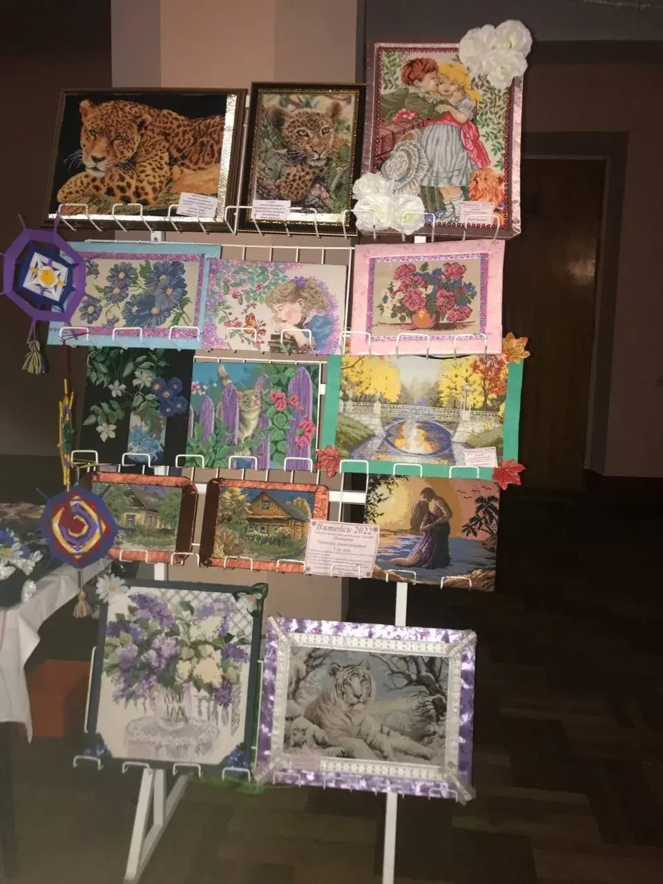 Работы Татьяны Новицкой (кроме двух тигров сверху), Фото предоставлено Бобруйской районной организацией «БелОИ».