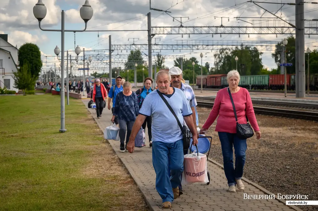 19.07.2022. Бобруйск. Прием черники у населения на вокзале