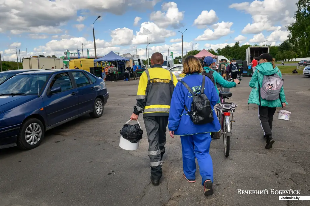 19.07.2022. Бобруйск. Прием черники у населения на вокзале