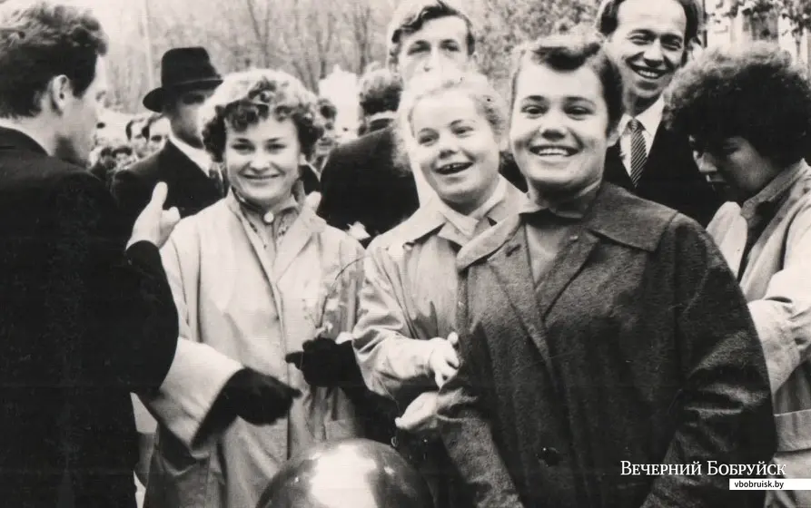 10. Бобруйск, начало 1960-х. Зоя (слева) с коллегами на 7 ноября.