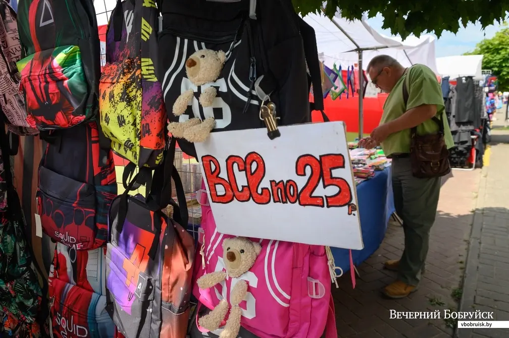 03.08.2022. Бобруйск. Школьный базар возле центрального рынка на улице Социалистической