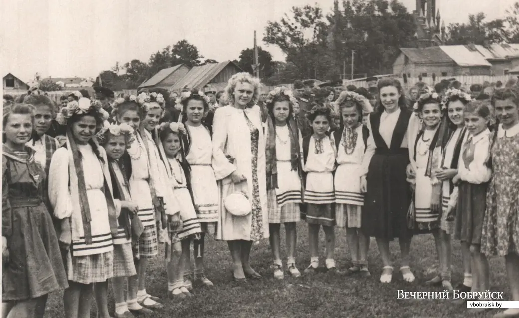 2. Бобруйск, 1950-е. Танцорка Зоя – 6-я слева.