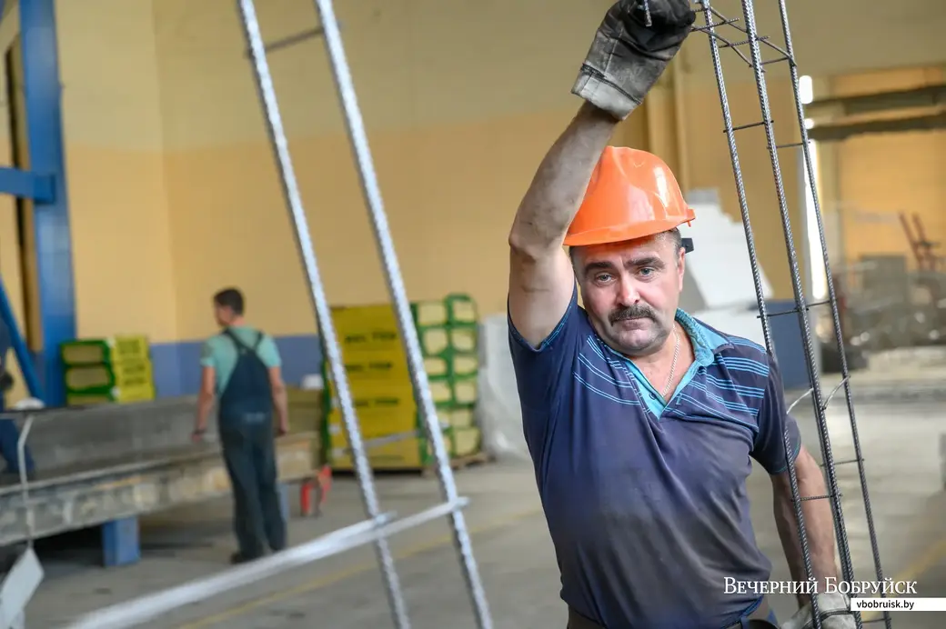 ОАО «Бобруйский завод крупнопанельного домостроения» в лицах. Формовщик Владимир Здольников.