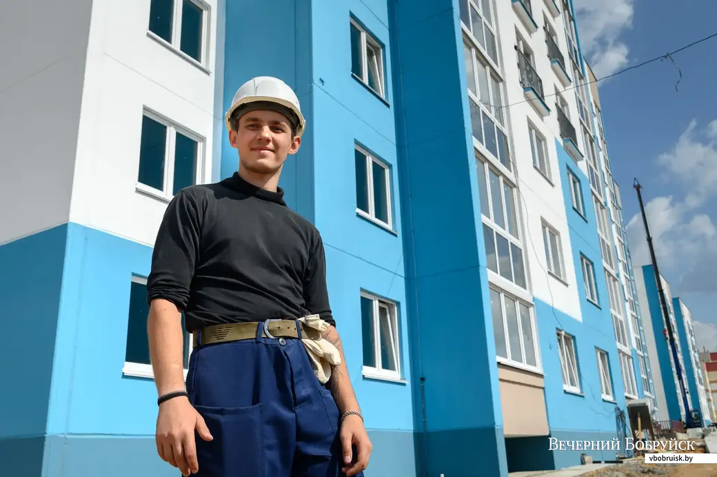 ОАО «Бобруйский завод крупнопанельного домостроения» в лицах. Мастер строительно-монтажных работ Даниил Ткачев.
