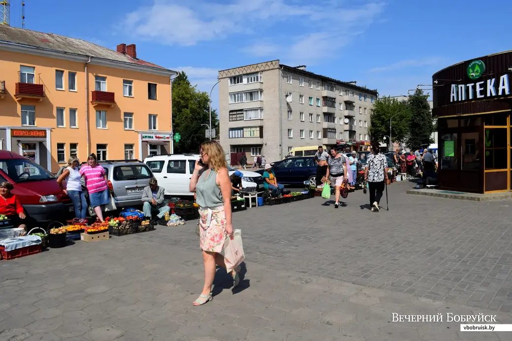 17.08.22, Бобруйск. «Бродвей» рынка на Октябрьской