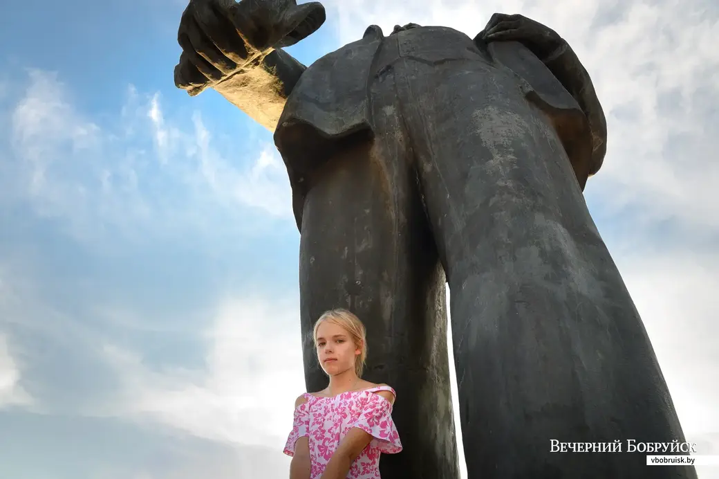 04.08.2022. Бобруйск. «Мисс Бобруйск-1994» и «Мисс Бобруйск-1995» Наталья Пахалева с дочерьми Анастасией и Екатериной посетила Бобруйск