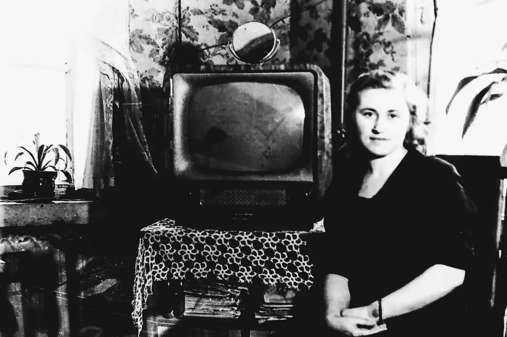 В самом начале 1960–х телевизор был не только средством для получения видеоинформации. Могилев, конец 1950-начало 1960-х годов.