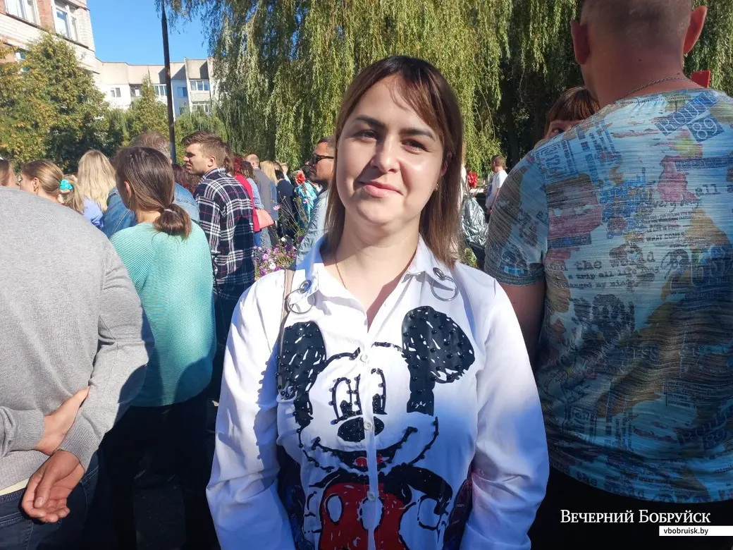 01.09.2022. Торжественная линейка в СШ №31. Тоня, мама первоклассника Кирилла.