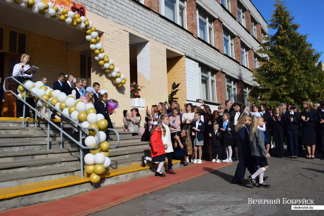 01.09.2022. Торжественная линейка в СШ №31. Первоклассники, ваш выход!