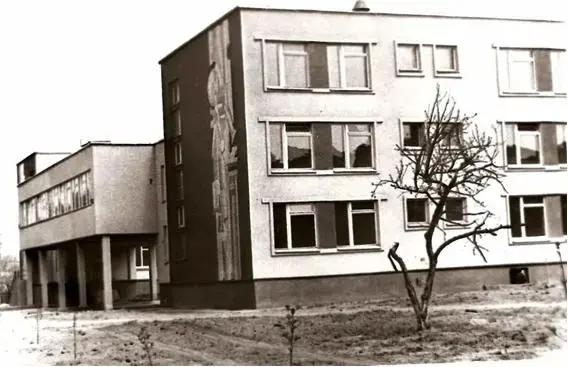 Новое здание школы №1 в 1979 г. Фото wiki.bobr.by
