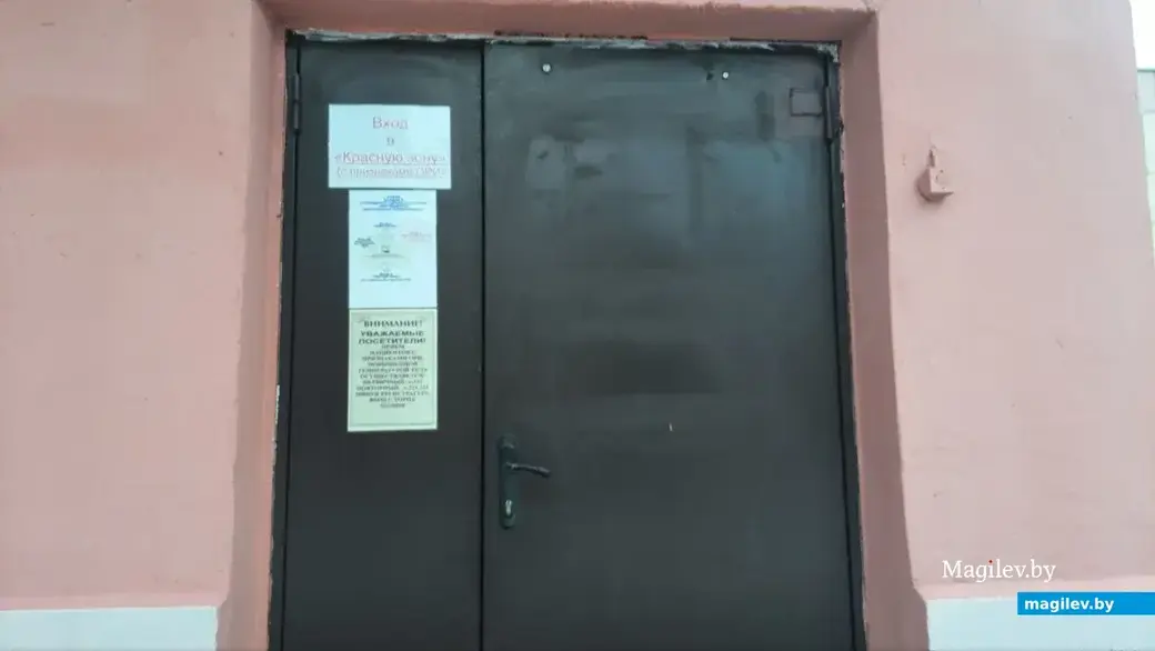 Сейчас в поликлиниках работают «Красные зоны». Внутри, увы, не протолкнуться (либо автору этих строк так