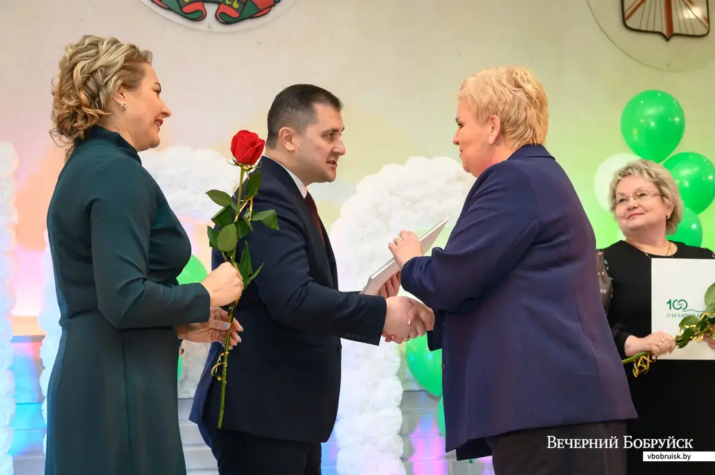 09.12.2022. Бобруйск. Праздничный концерт к 100-летию ОАО «АСБ Беларусбанк» в ЦБУ №703 г.Бобруйска. Начальник Могилевского областного Управления №700 Олег Сосновец