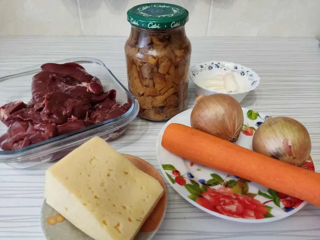 Салат из куриной печенки с грибами: что понадобится для приготовления?