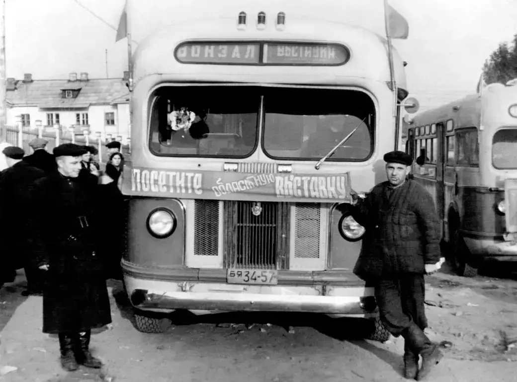 1956 год. Могилев, автобусная станция рядом с железнодорожным вокзалом. Фото: группа «Магілёў. Горад, які быў...», соцсети.