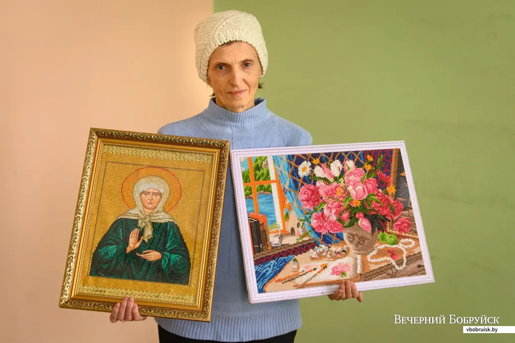 Ирина Юшкевич со своими работами.