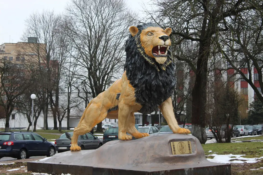 Могилев. «Лев» рядом с мостом по пр. Мира.