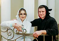 «На лошадях не получилось, поэтому женились в пижамах». Молодожены шокировали ЗАГС