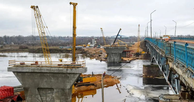 Строительство береговой опоры моста