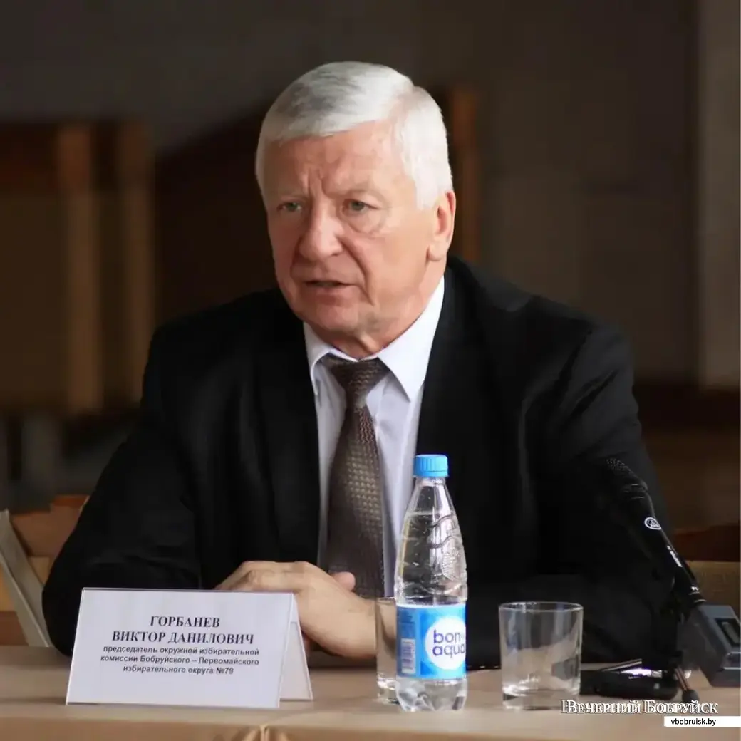 Виктор Данилович Горбанев в бытность председателем окружного избиркома Бобруйского-Первомайского избирательного округа №79. Фото из архива «ВБ»