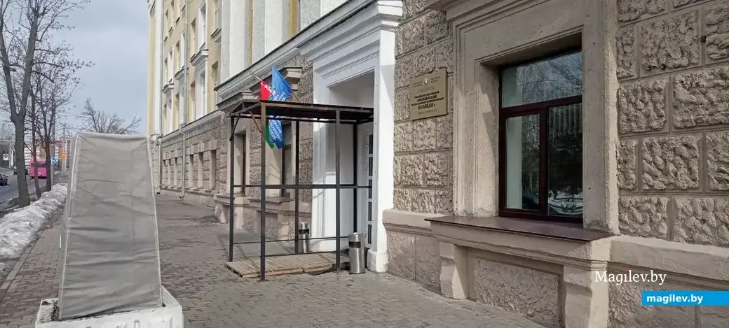 Вход в учебный корпус Политехнического колледжа.