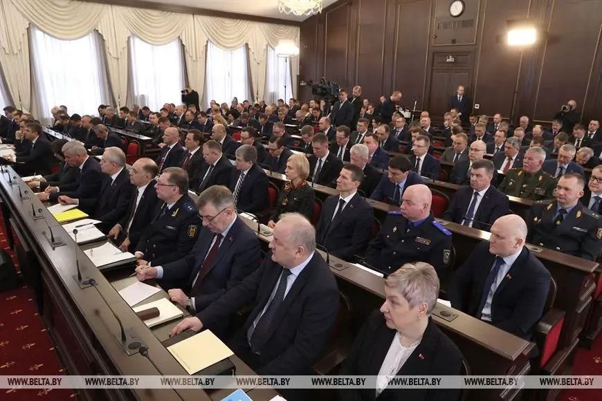 На заседании Совета Министров.