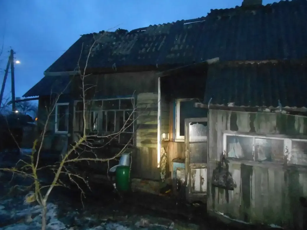 12.03.23г Бобруйск. На улице Мозырской горел дом. Фото: Бобруйский ГРОЧС