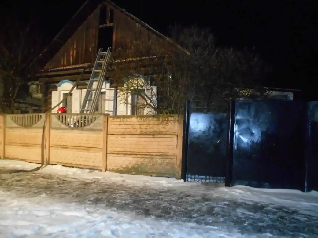 11.03.23г. Бобруйск. По улице Советской спасен дом от пожара. Фото: Бобруйский ГРОЧС